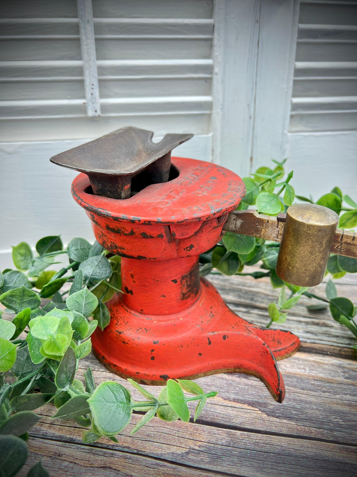 Antique Red Split Tail Cast Iron & Brass Howe Company Scale - That’s My JAmm